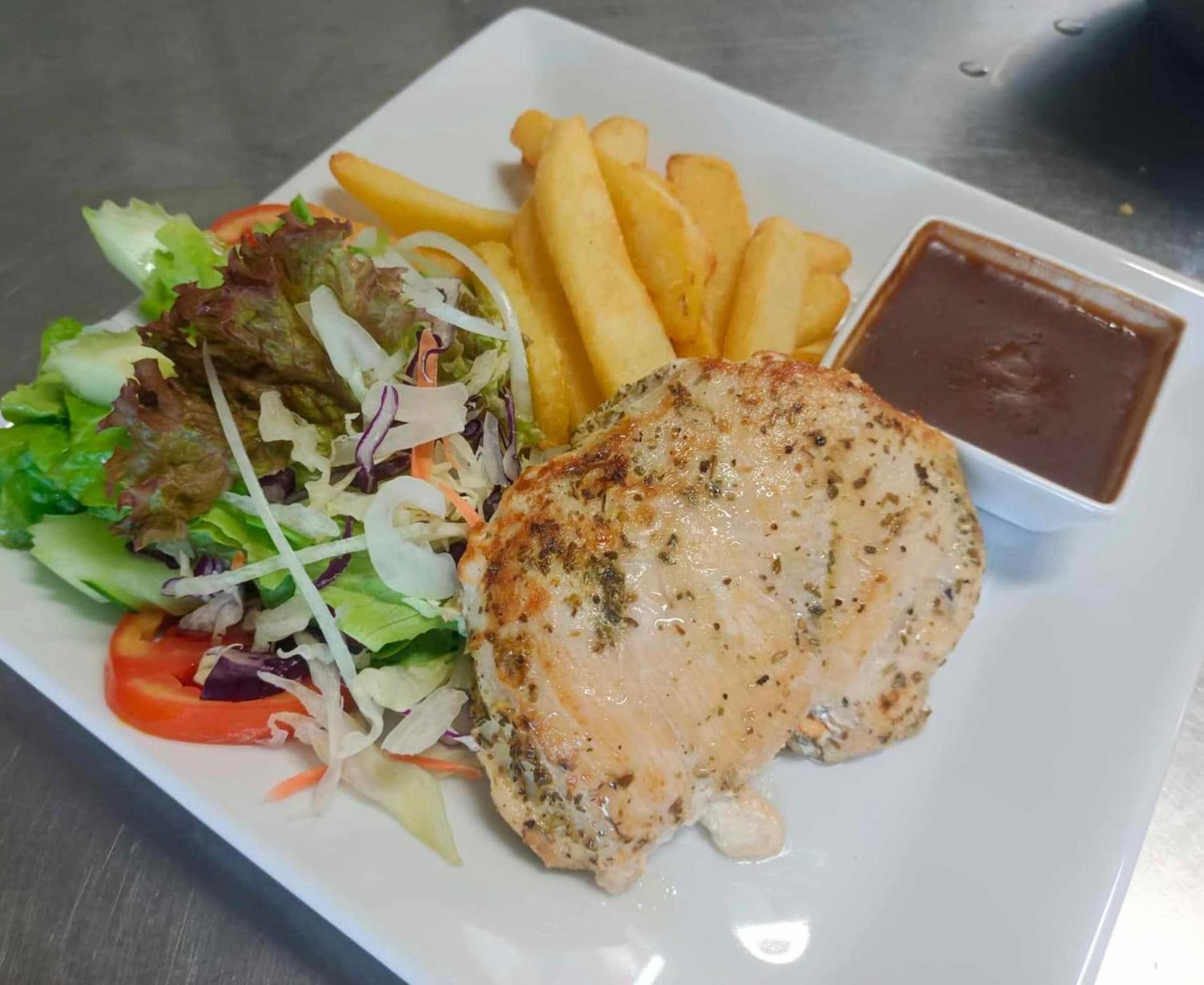 Elephant Sports Bar And Accommodation Phuket Εξωτερικό φωτογραφία